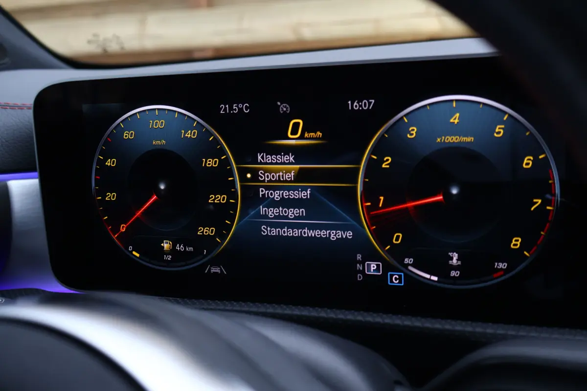 180 AMG Line | Sfeerverlichting | 19 Inch | Trekhaak | Camera | Apple Carplay / Android Auto