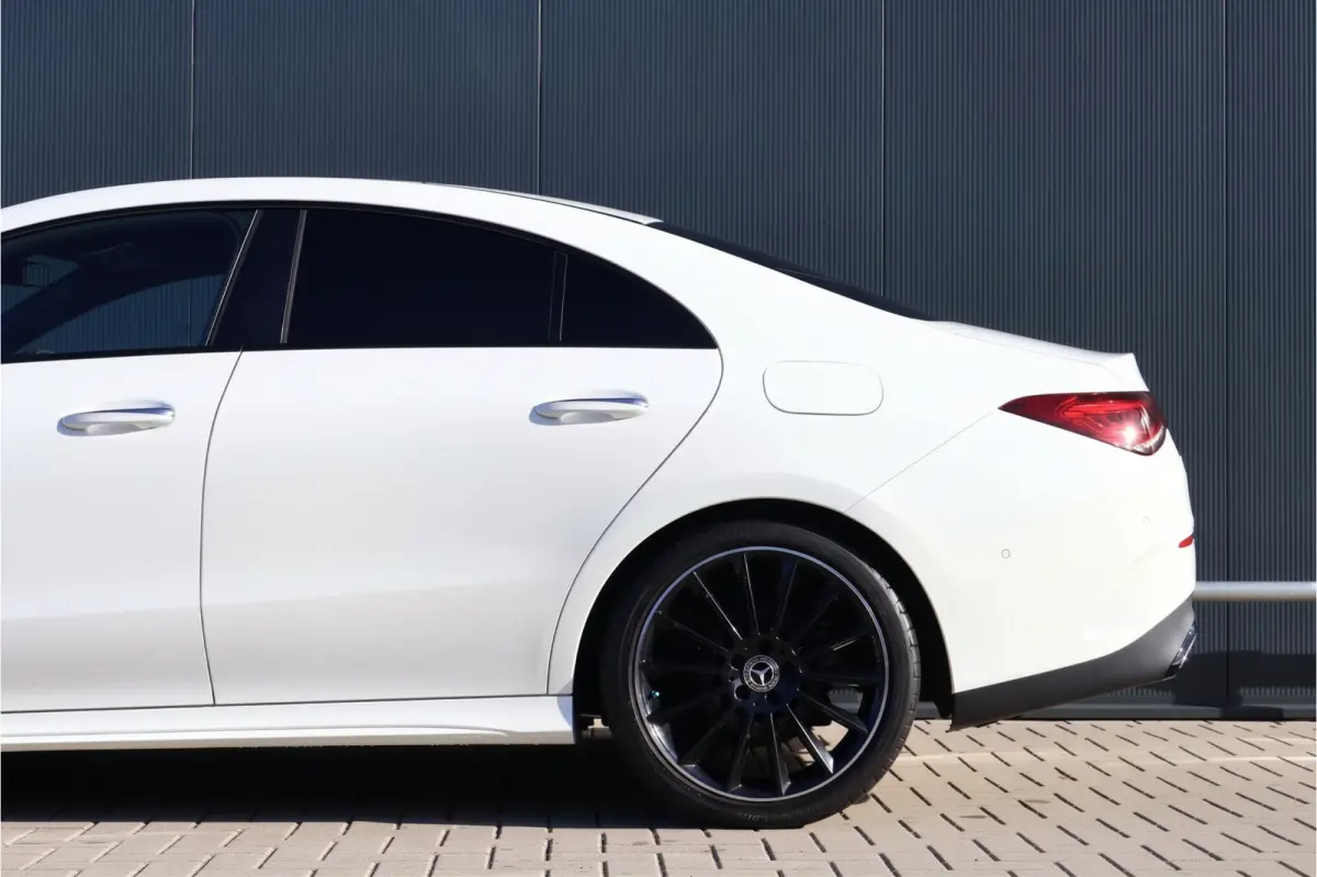 180 AMG Line | Sfeerverlichting | 19 Inch | Trekhaak | Camera | Apple Carplay / Android Auto
