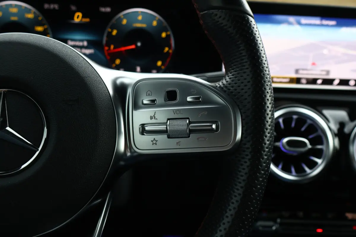 180 AMG Line | Sfeerverlichting | 19 Inch | Trekhaak | Camera | Apple Carplay / Android Auto