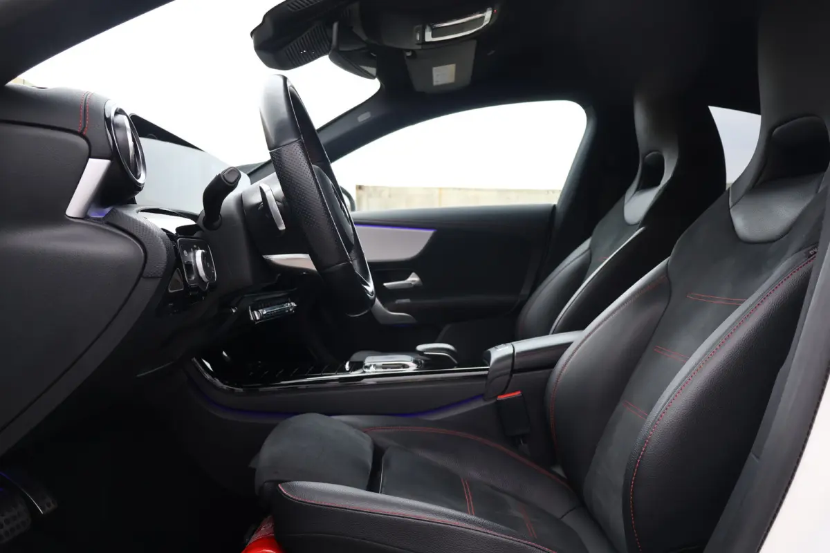 180 AMG Line | Sfeerverlichting | 19 Inch | Trekhaak | Camera | Apple Carplay / Android Auto