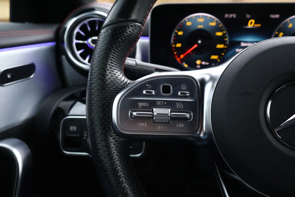 180 AMG Line | Sfeerverlichting | 19 Inch | Trekhaak | Camera | Apple Carplay / Android Auto