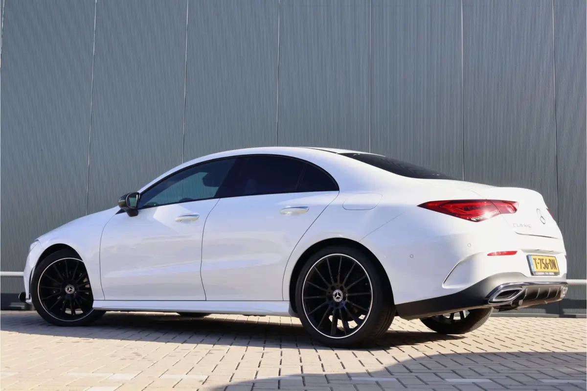 180 AMG Line | Sfeerverlichting | 19 Inch | Trekhaak | Camera | Apple Carplay / Android Auto