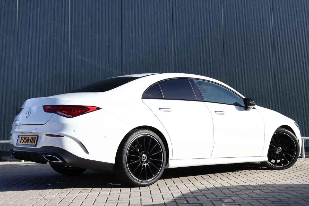 180 AMG Line | Sfeerverlichting | 19 Inch | Trekhaak | Camera | Apple Carplay / Android Auto