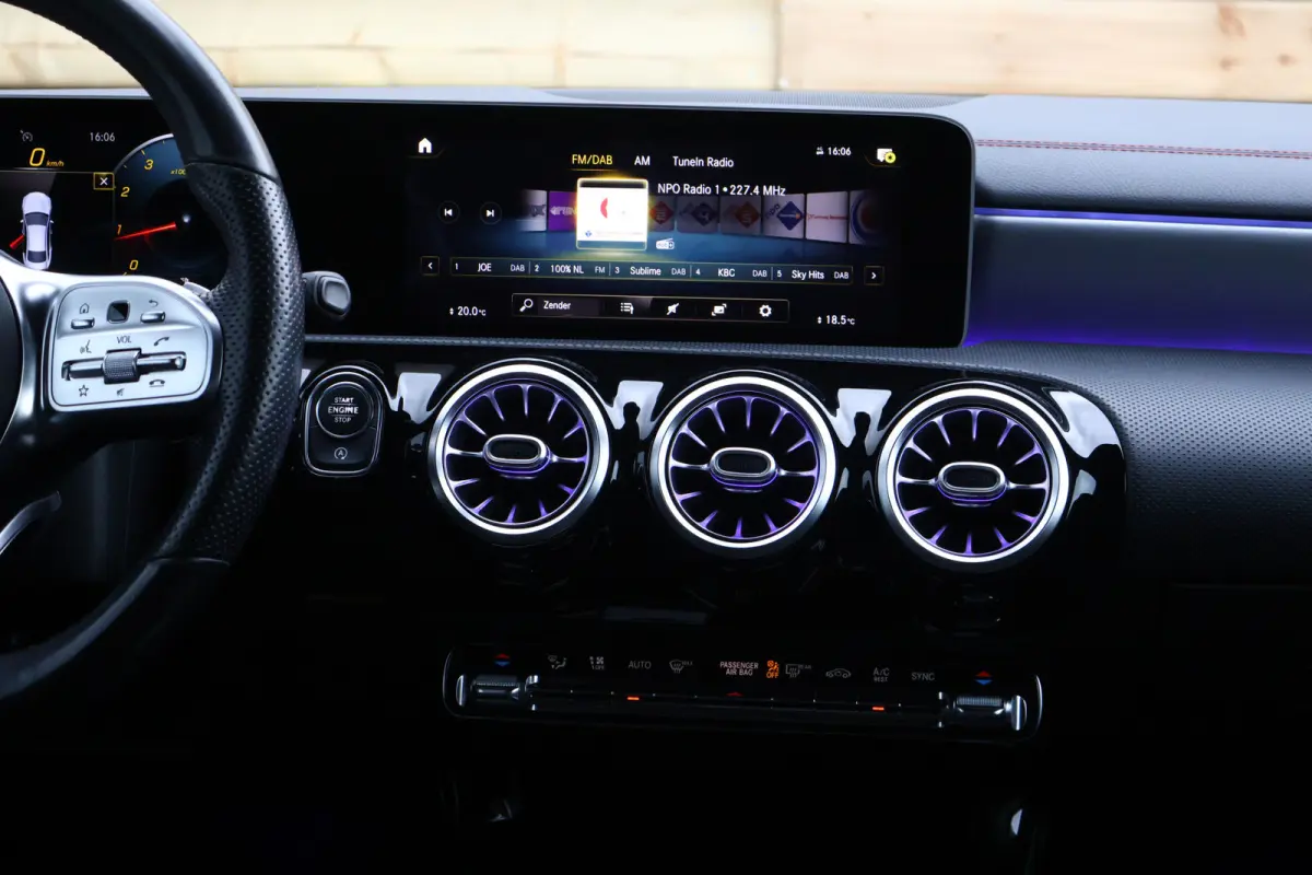 180 AMG Line | Sfeerverlichting | 19 Inch | Trekhaak | Camera | Apple Carplay / Android Auto