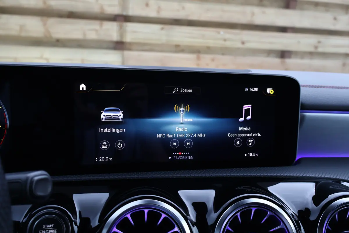 180 AMG Line | Sfeerverlichting | 19 Inch | Trekhaak | Camera | Apple Carplay / Android Auto