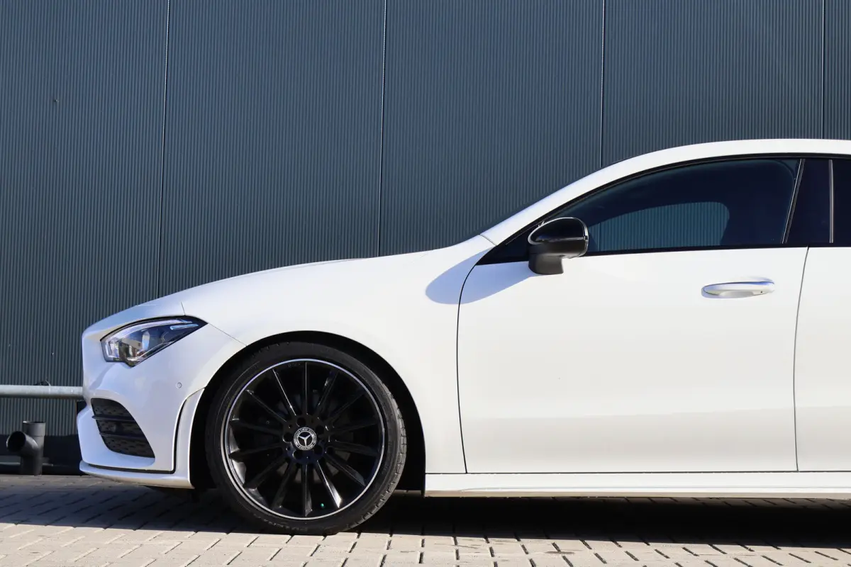 180 AMG Line | Sfeerverlichting | 19 Inch | Trekhaak | Camera | Apple Carplay / Android Auto
