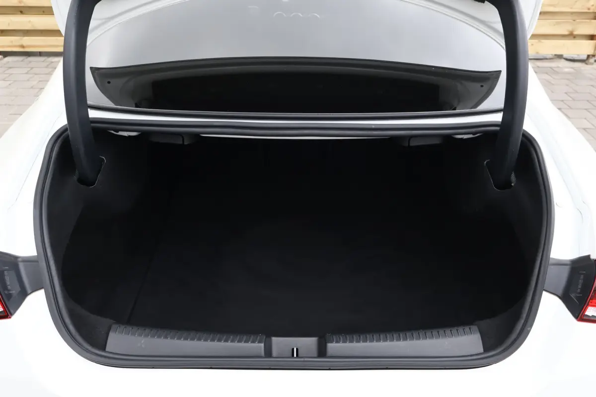 180 AMG Line | Sfeerverlichting | 19 Inch | Trekhaak | Camera | Apple Carplay / Android Auto