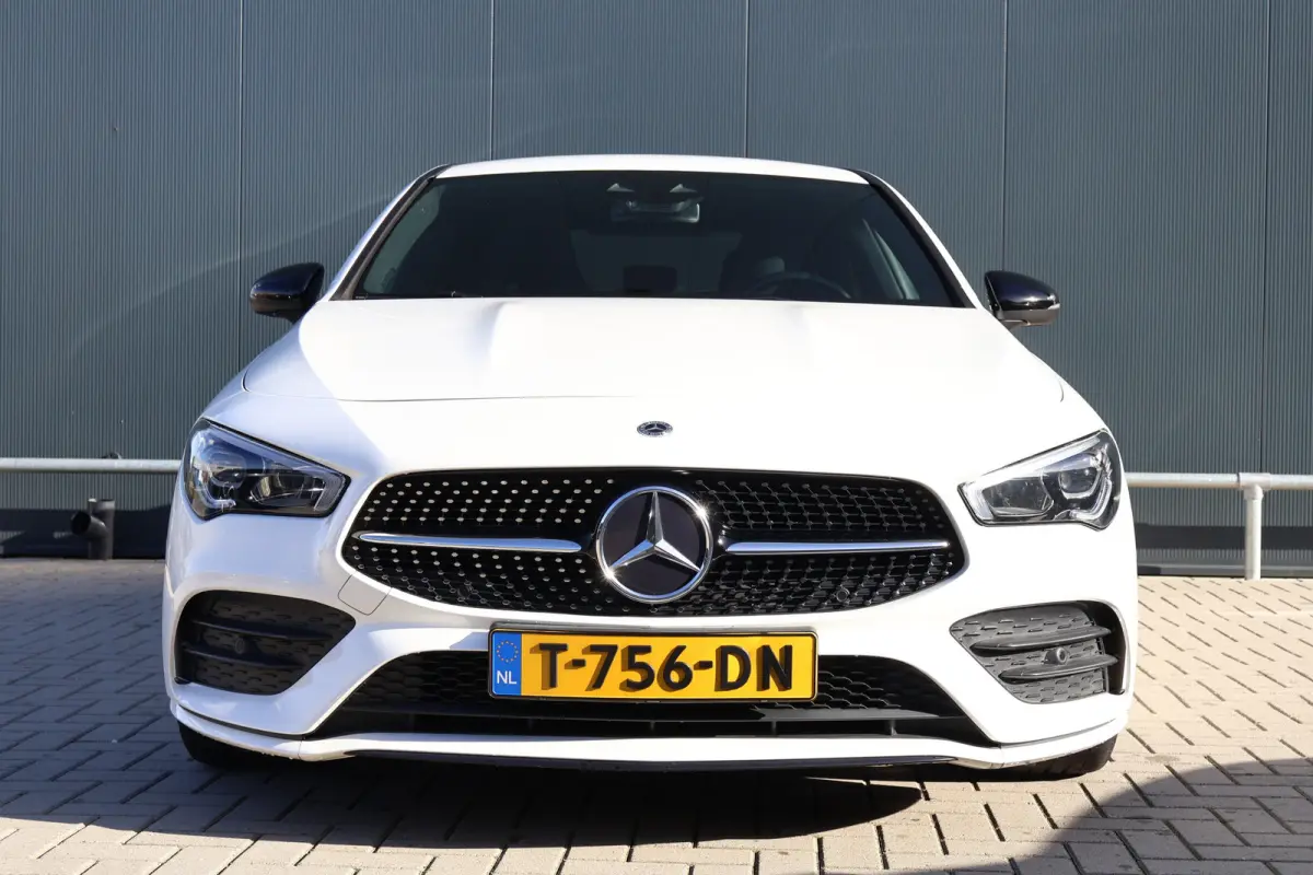 180 AMG Line | Sfeerverlichting | 19 Inch | Trekhaak | Camera | Apple Carplay / Android Auto