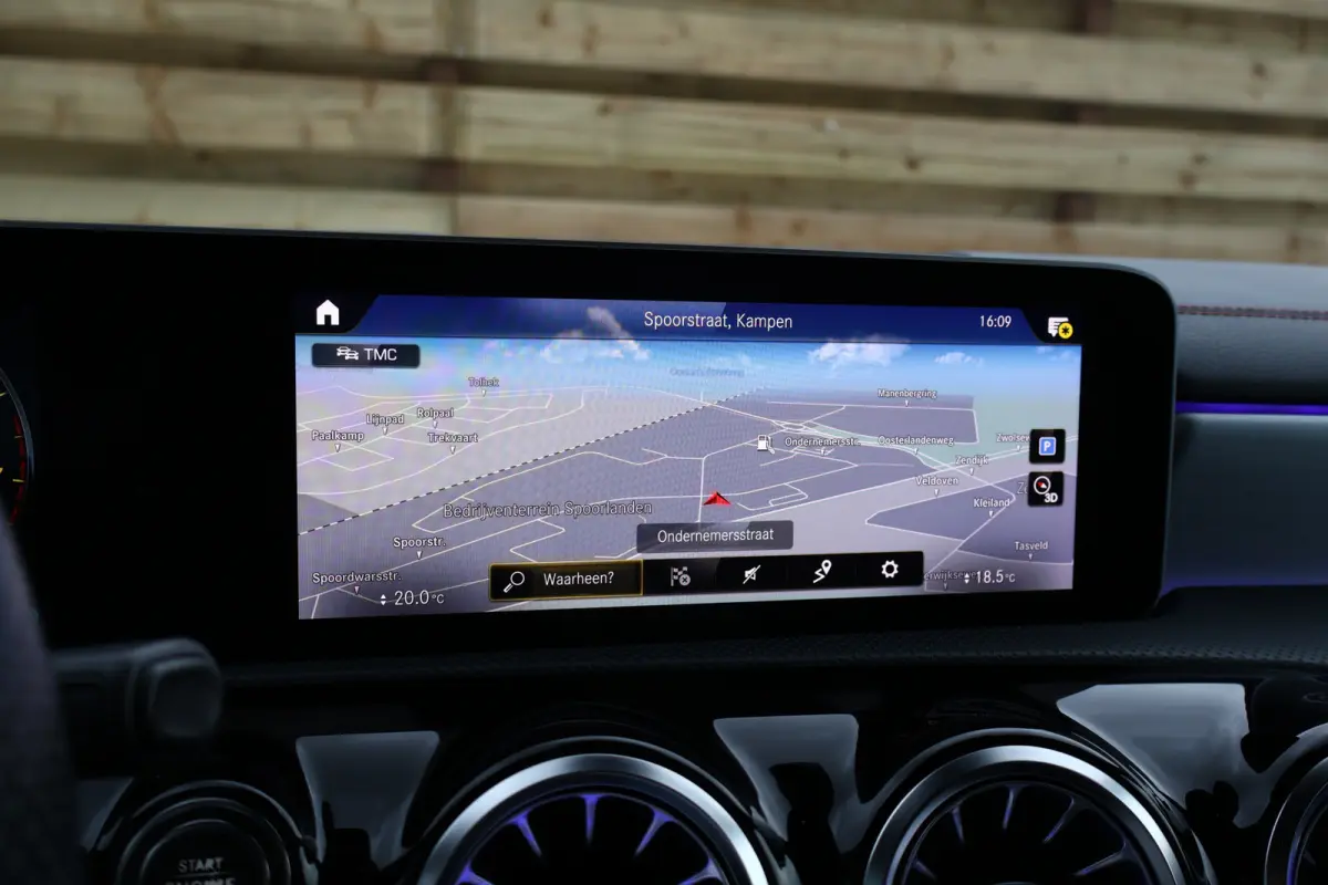180 AMG Line | Sfeerverlichting | 19 Inch | Trekhaak | Camera | Apple Carplay / Android Auto