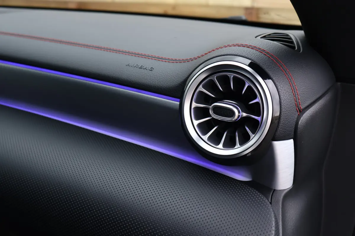 180 AMG Line | Sfeerverlichting | 19 Inch | Trekhaak | Camera | Apple Carplay / Android Auto