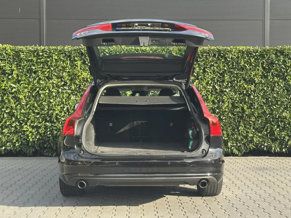 2.0 T5 MOMENTUM NL AUTO, NAP,NAVI, LEDER, ECC-AIRCO, CRUISE-CONTROL, ELEKTRISCHE SPORTSTOELEN, ELEKTRISCHE ACHTERKLEP, 18INCH