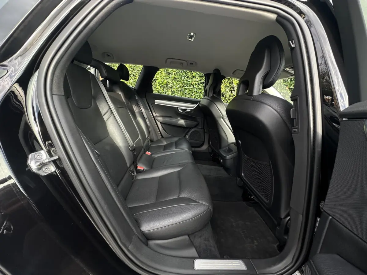 2.0 T5 MOMENTUM NL AUTO, NAP,NAVI, LEDER, ECC-AIRCO, CRUISE-CONTROL, ELEKTRISCHE SPORTSTOELEN, ELEKTRISCHE ACHTERKLEP, 18INCH