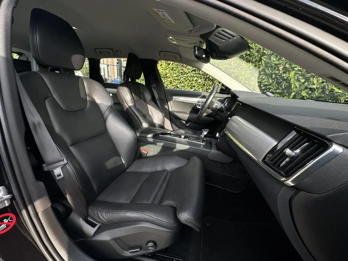 2.0 T5 MOMENTUM NL AUTO, NAP,NAVI, LEDER, ECC-AIRCO, CRUISE-CONTROL, ELEKTRISCHE SPORTSTOELEN, ELEKTRISCHE ACHTERKLEP, 18INCH