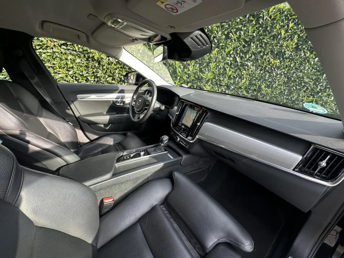 2.0 T5 MOMENTUM NL AUTO, NAP,NAVI, LEDER, ECC-AIRCO, CRUISE-CONTROL, ELEKTRISCHE SPORTSTOELEN, ELEKTRISCHE ACHTERKLEP, 18INCH