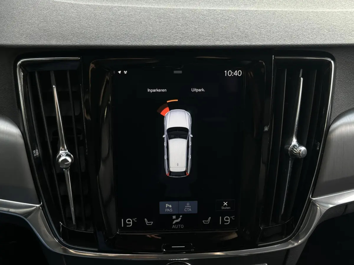 2.0 T5 MOMENTUM NL AUTO, NAP,NAVI, LEDER, ECC-AIRCO, CRUISE-CONTROL, ELEKTRISCHE SPORTSTOELEN, ELEKTRISCHE ACHTERKLEP, 18INCH