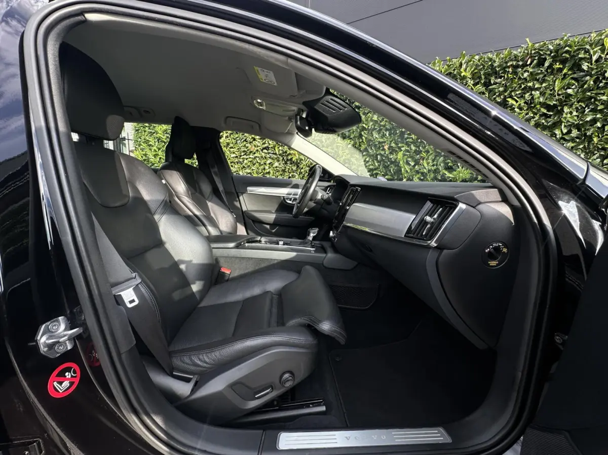 2.0 T5 MOMENTUM NL AUTO, NAP,NAVI, LEDER, ECC-AIRCO, CRUISE-CONTROL, ELEKTRISCHE SPORTSTOELEN, ELEKTRISCHE ACHTERKLEP, 18INCH