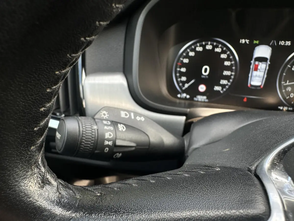 2.0 T5 MOMENTUM NL AUTO, NAP,NAVI, LEDER, ECC-AIRCO, CRUISE-CONTROL, ELEKTRISCHE SPORTSTOELEN, ELEKTRISCHE ACHTERKLEP, 18INCH