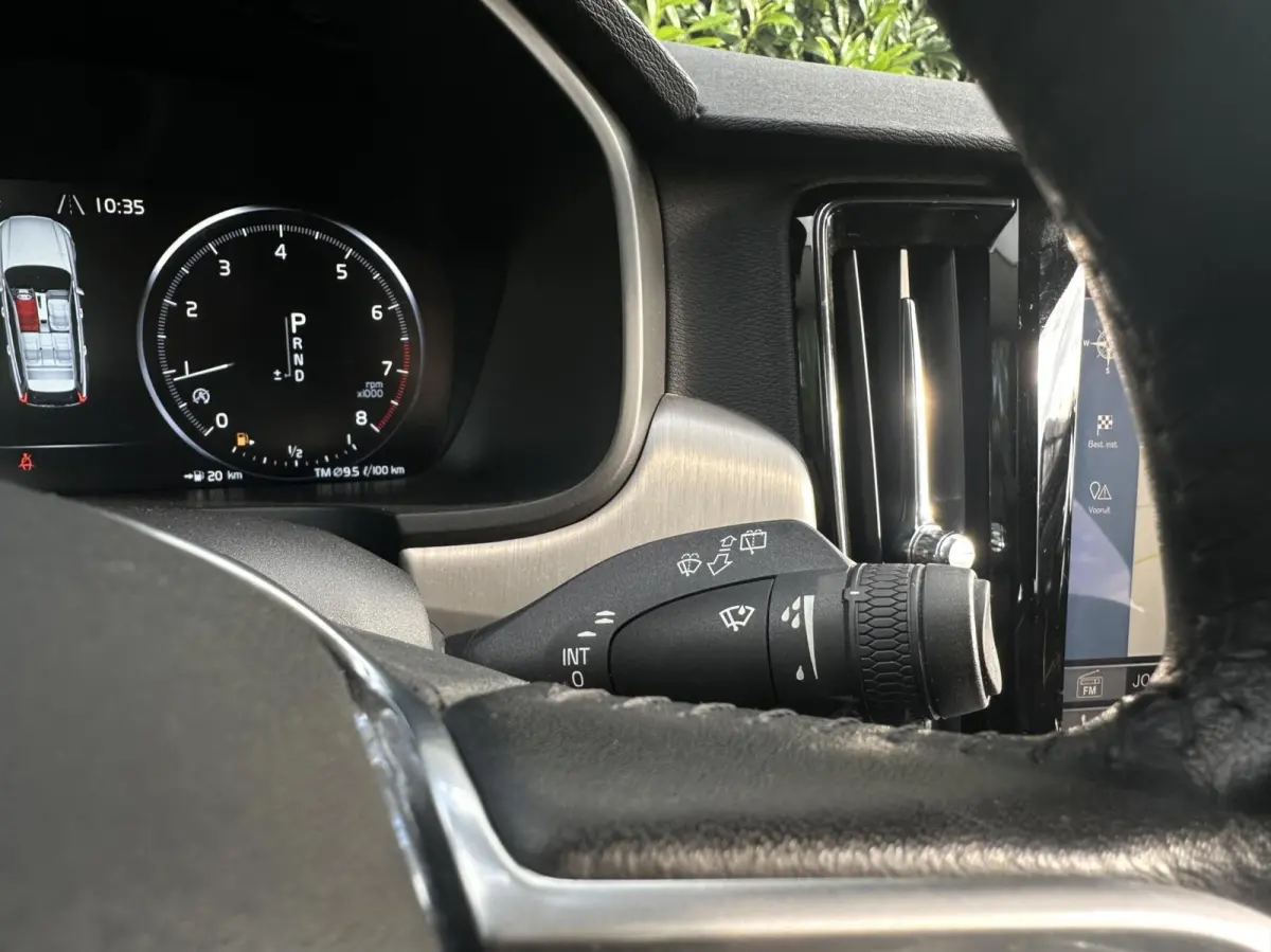 2.0 T5 MOMENTUM NL AUTO, NAP,NAVI, LEDER, ECC-AIRCO, CRUISE-CONTROL, ELEKTRISCHE SPORTSTOELEN, ELEKTRISCHE ACHTERKLEP, 18INCH