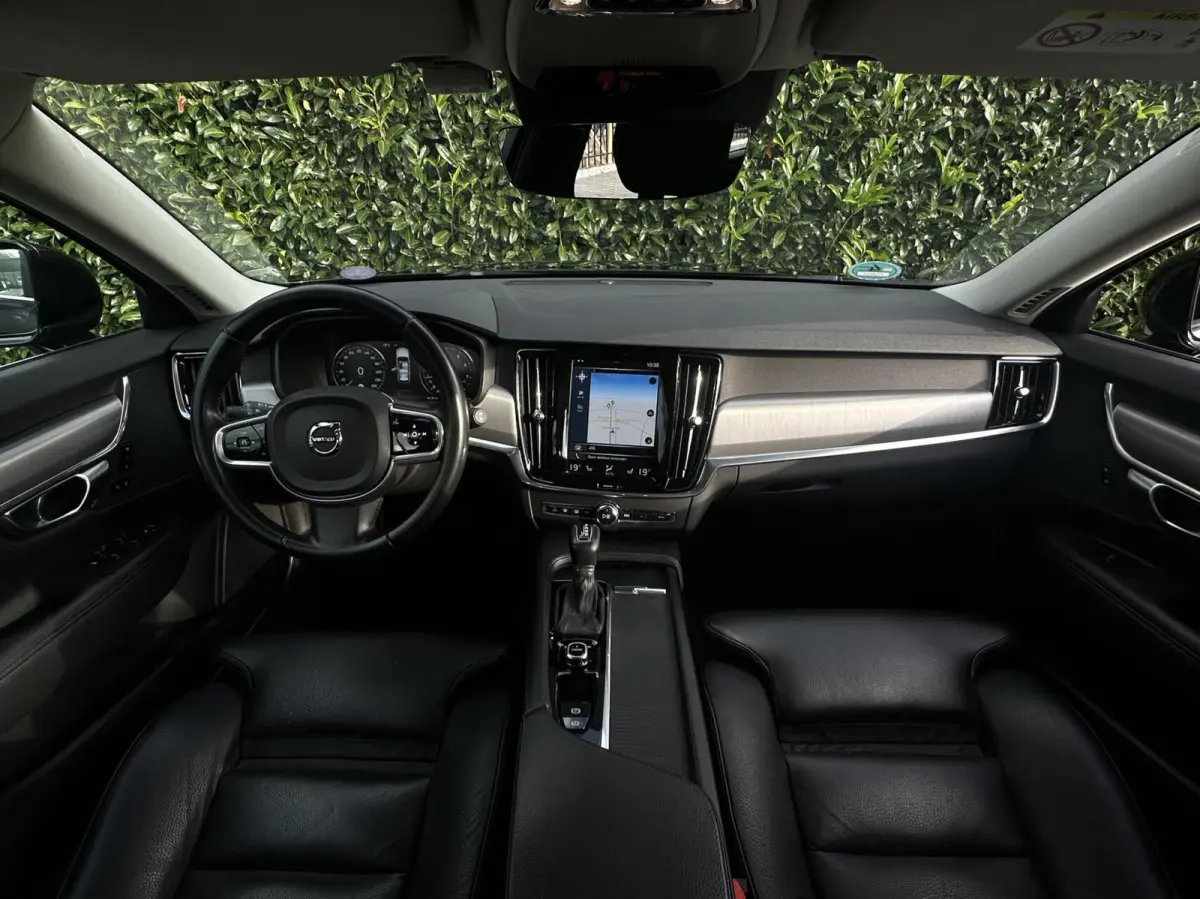 2.0 T5 MOMENTUM NL AUTO, NAP,NAVI, LEDER, ECC-AIRCO, CRUISE-CONTROL, ELEKTRISCHE SPORTSTOELEN, ELEKTRISCHE ACHTERKLEP, 18INCH
