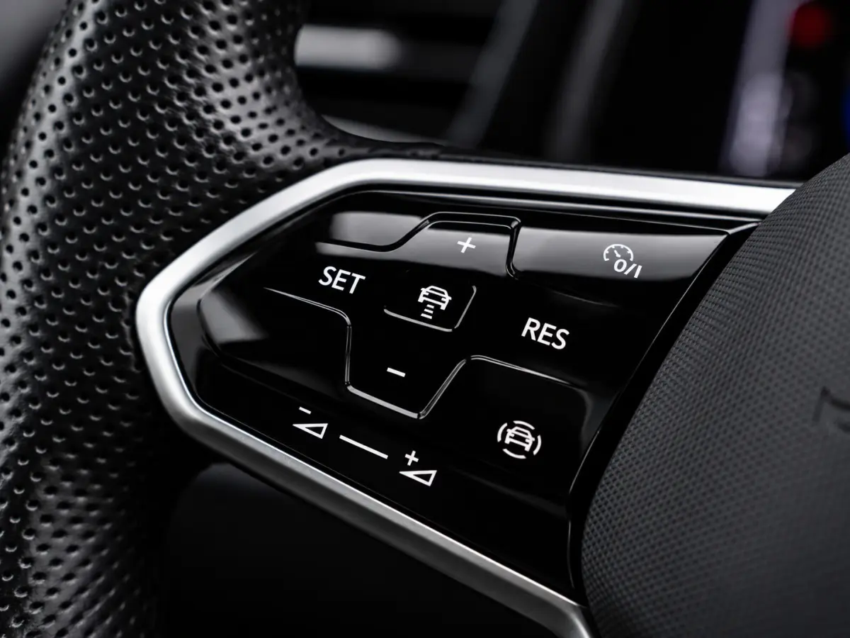 1.5 TSI R-Line|PANO|ACC|18''|MASSAGE|APP|IQ