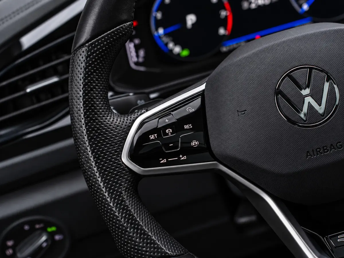1.5 TSI R-Line|PANO|ACC|18''|MASSAGE|APP|IQ