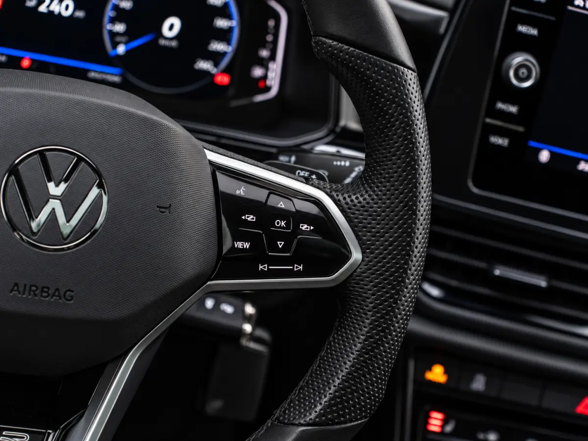 1.5 TSI R-Line|PANO|ACC|18''|MASSAGE|APP|IQ