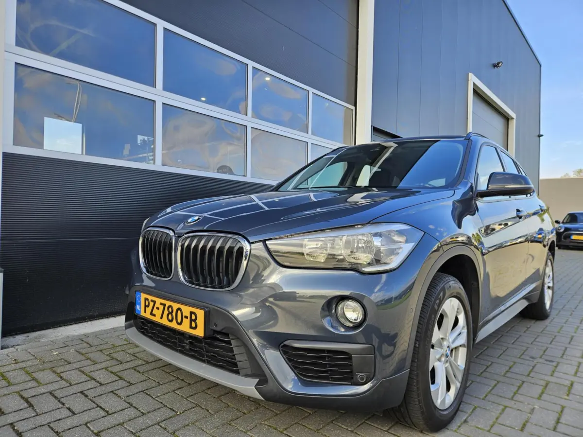 sDrive18i High Executive Automaat | 1e eig | Trekhaak