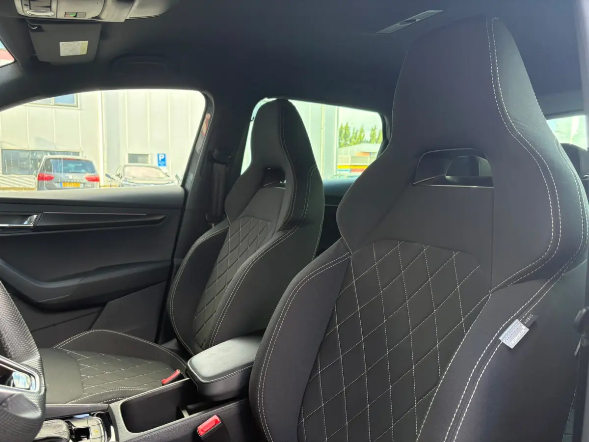 1.5 TSI 150 pk ACT Sportline Business | Achteruitrijcamera | Stoel\stuur verwarming | Apple Carplay |