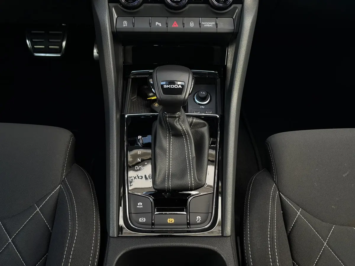 1.5 TSI 150 pk ACT Sportline Business | Achteruitrijcamera | Stoel\stuur verwarming | Apple Carplay |