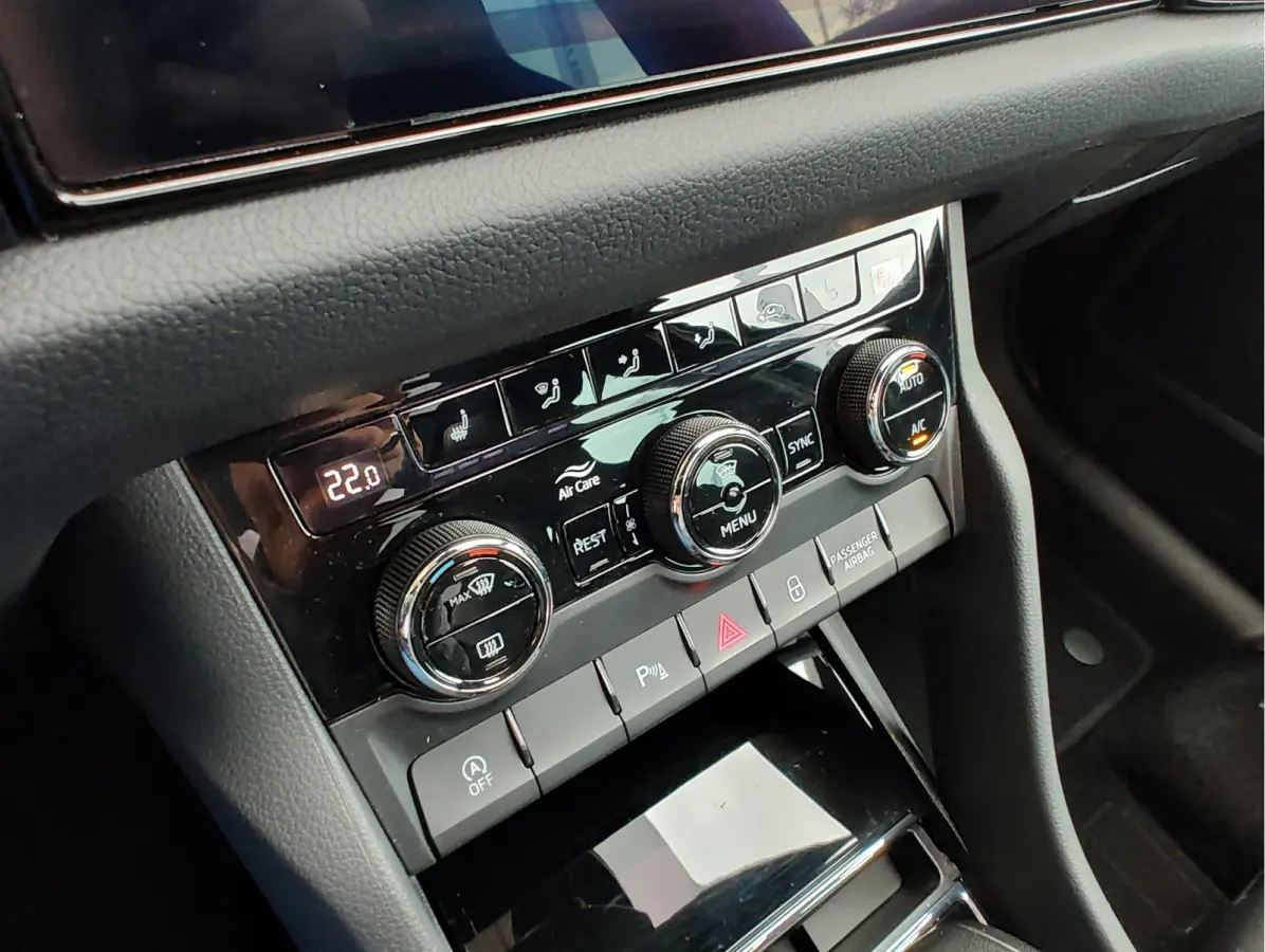 1.5 TSI SPORTLINE BUSINESS AUTOMAAT Memory Seats | Pano | Virtual Cockpit | Mille Miglia velgen
