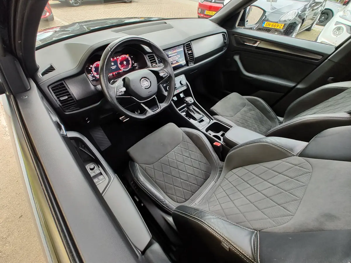 1.5 TSI SPORTLINE BUSINESS AUTOMAAT Memory Seats | Pano | Virtual Cockpit | Mille Miglia velgen
