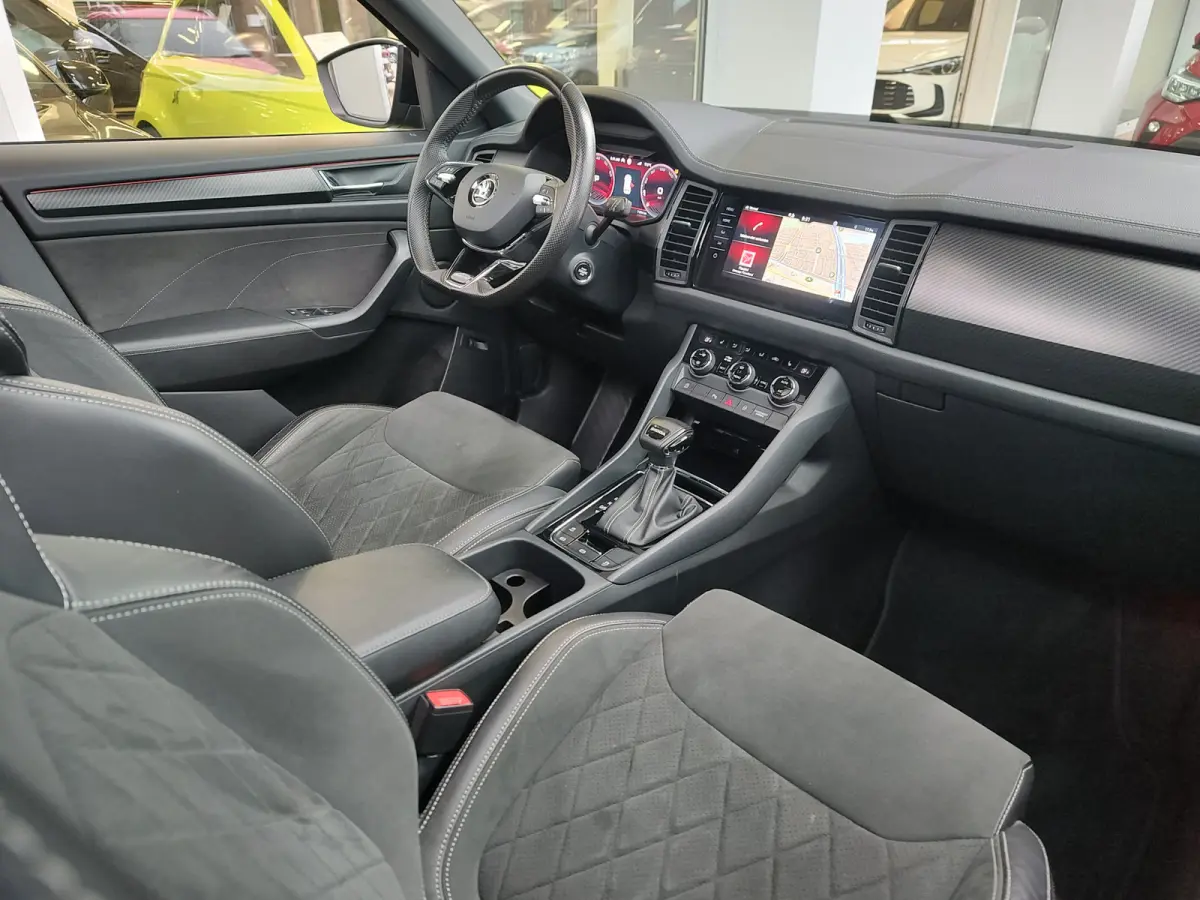1.5 TSI SPORTLINE BUSINESS AUTOMAAT Memory Seats | Pano | Virtual Cockpit | Mille Miglia velgen