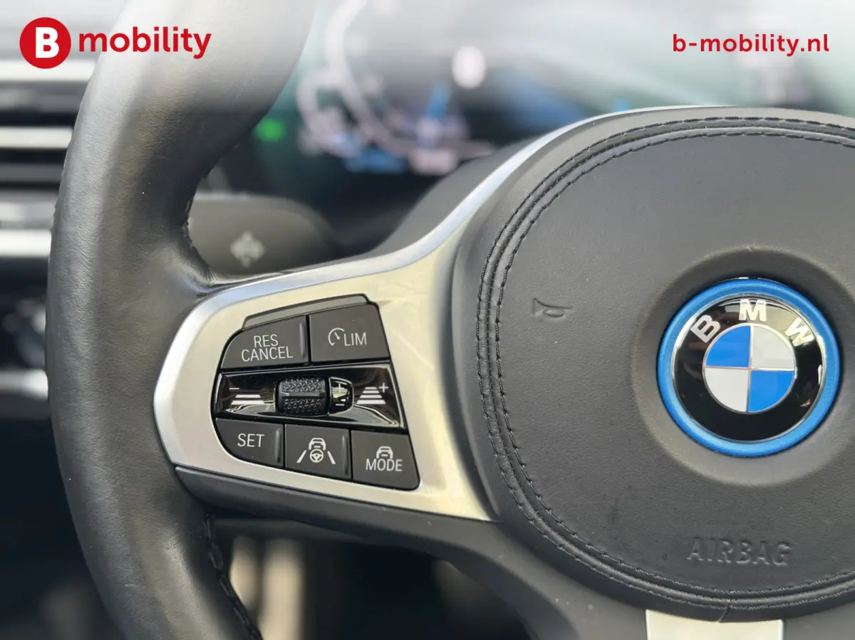 High Executive M-Sport 80 kWh SOH 100% Panoramadak NL Auto! | Elektrische Stoelen | Achteruitrijcamera | Adaptive Cruise Control