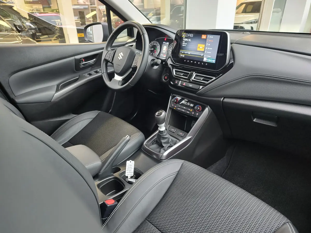 1.4 BOOSTERJET STYLE SMART HYBRID 4-seizoenenbanden | 360 Camera | Stoelverwarming