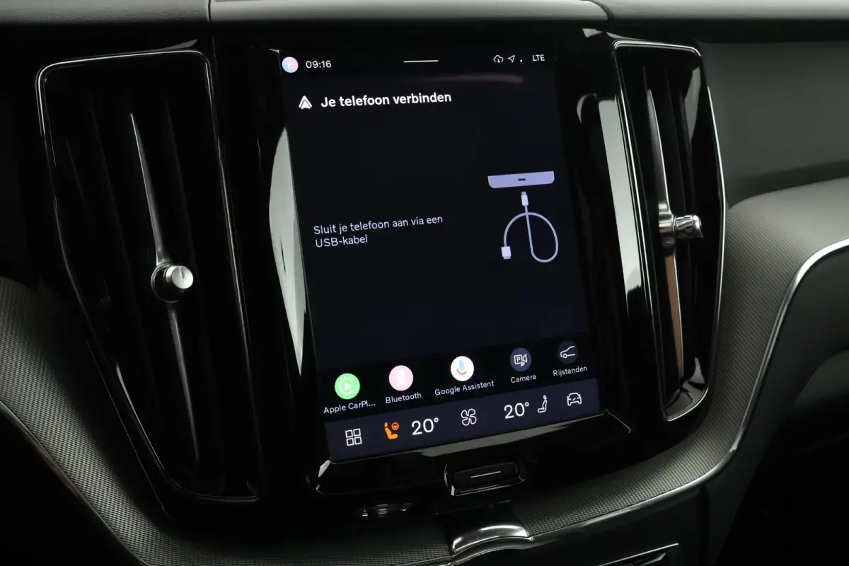 2.0 T6 Plug-in hybrid AWD Plus Dark Trekhaak Camera Memory Keyless Panoramadak Navigatie
