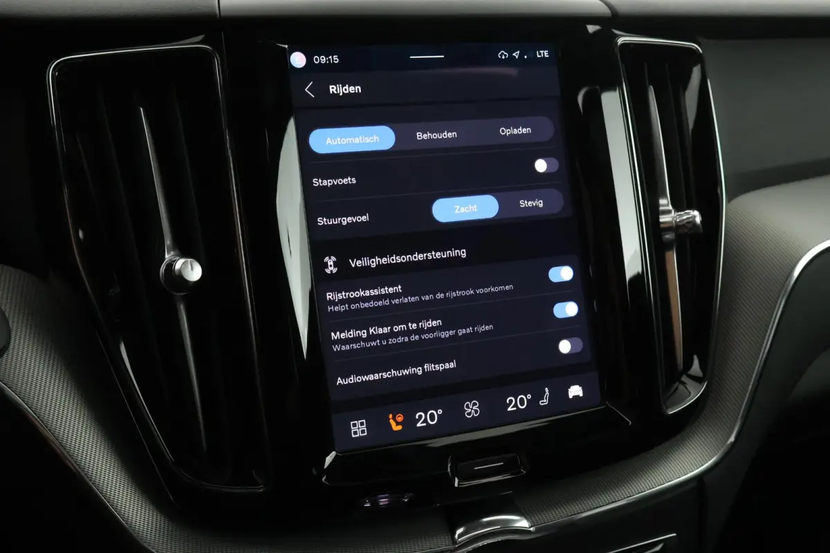 2.0 T6 Plug-in hybrid AWD Plus Dark Trekhaak Camera Memory Keyless Panoramadak Navigatie