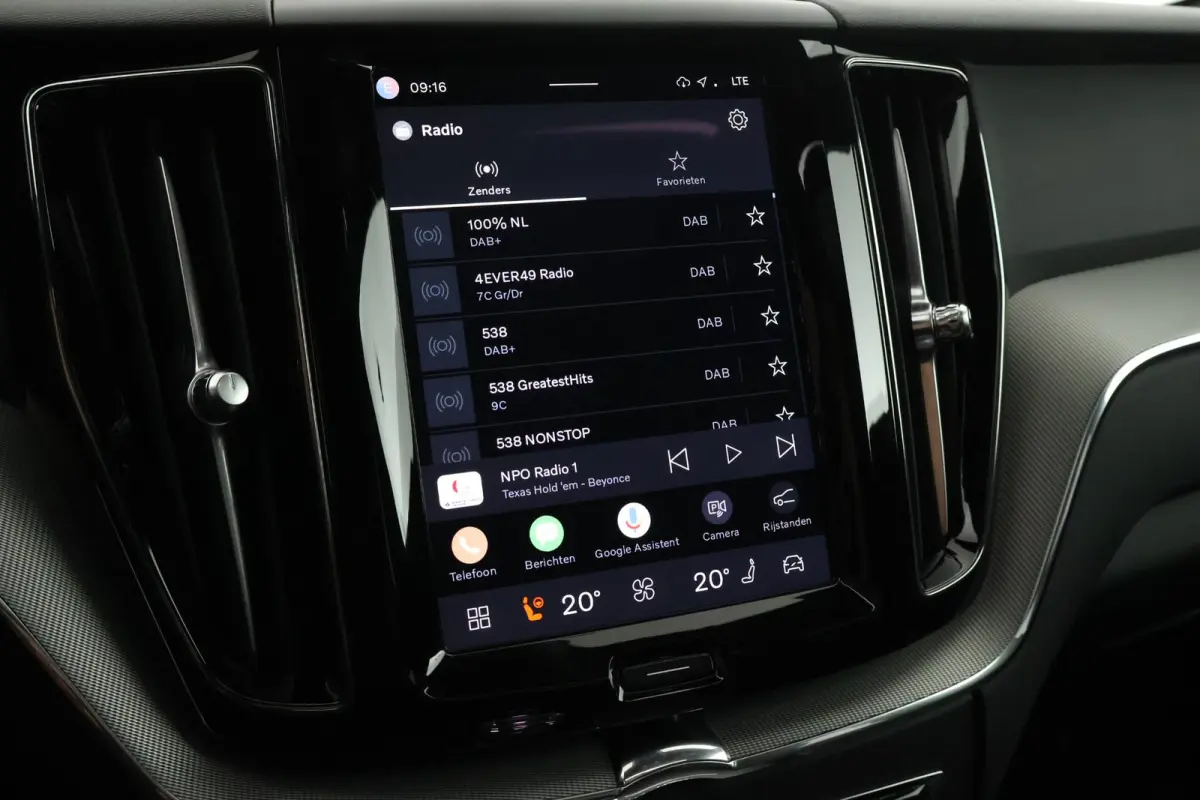 2.0 T6 Plug-in hybrid AWD Plus Dark Trekhaak Camera Memory Keyless Panoramadak Navigatie