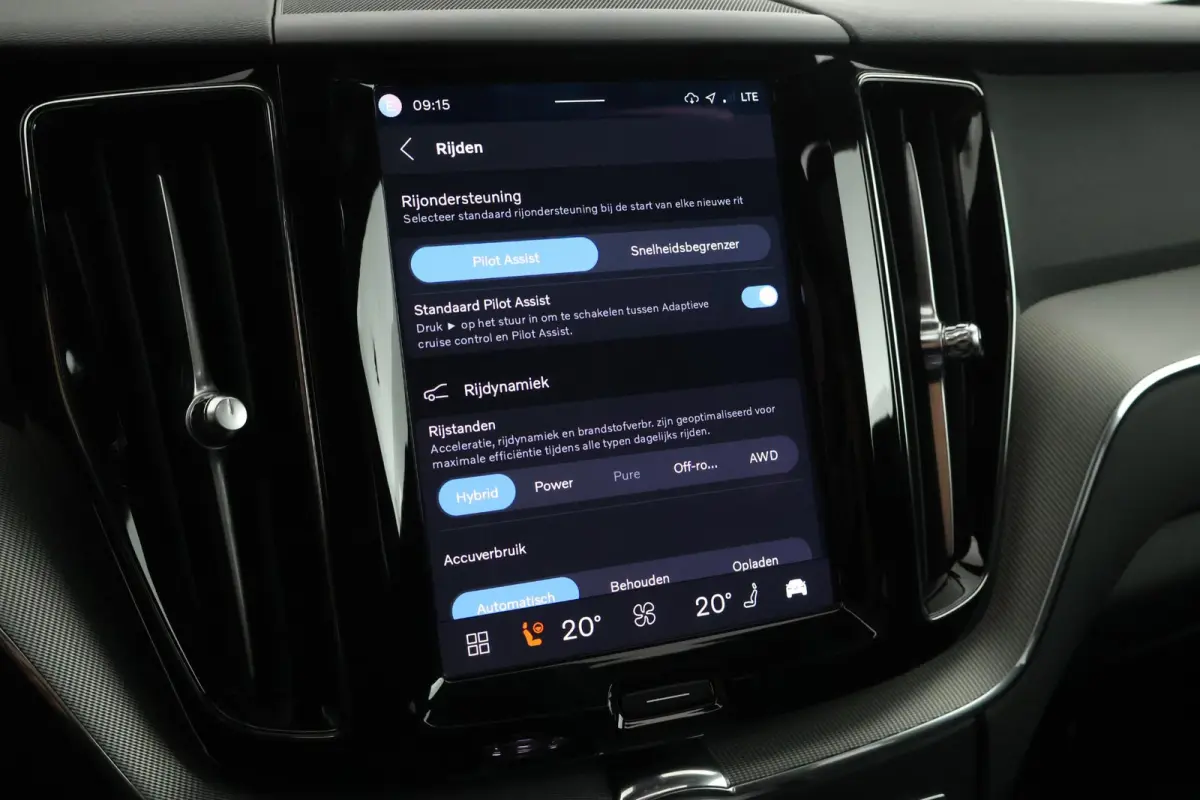 2.0 T6 Plug-in hybrid AWD Plus Dark Trekhaak Camera Memory Keyless Panoramadak Navigatie