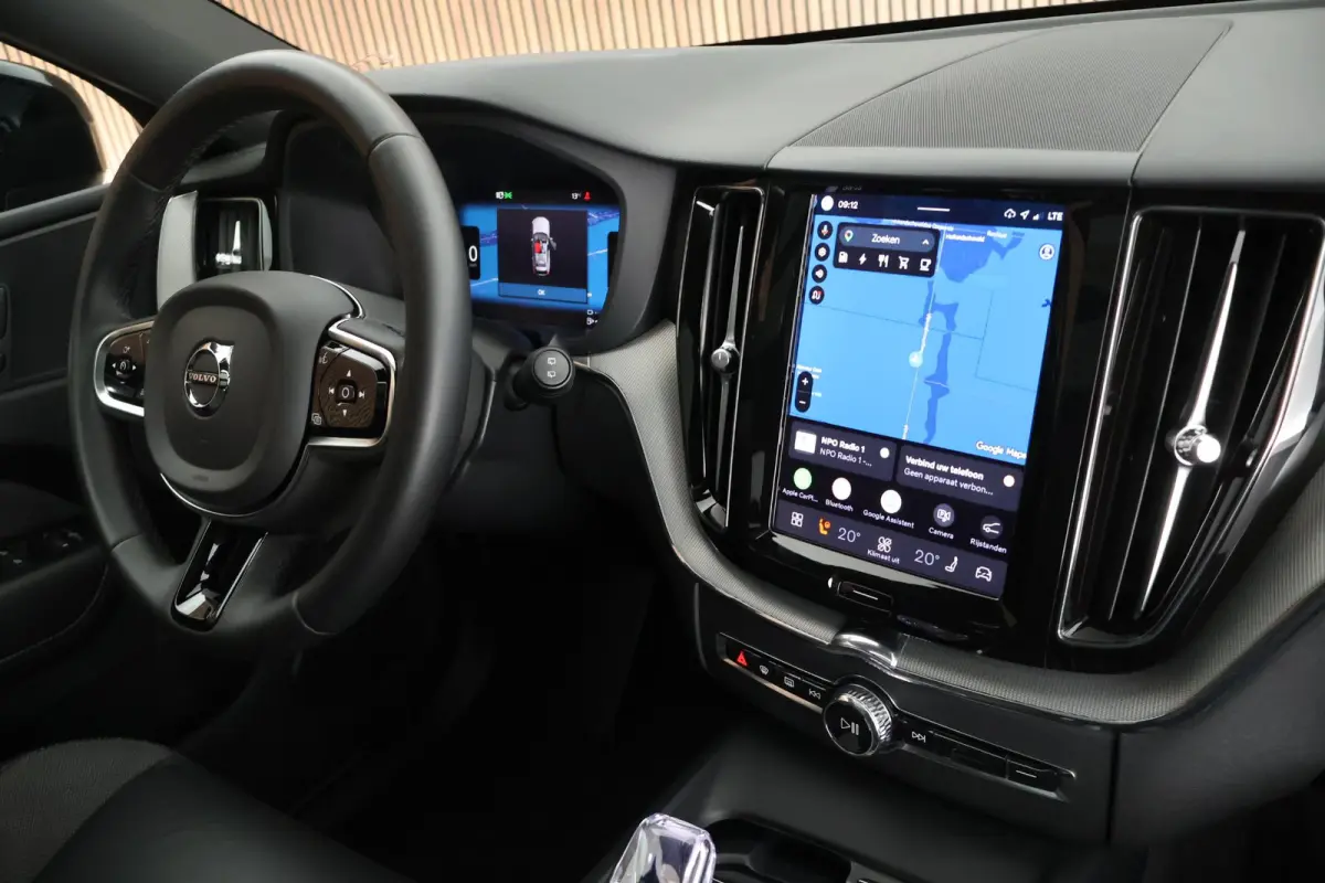 2.0 T6 Plug-in hybrid AWD Plus Dark Trekhaak Camera Memory Keyless Panoramadak Navigatie