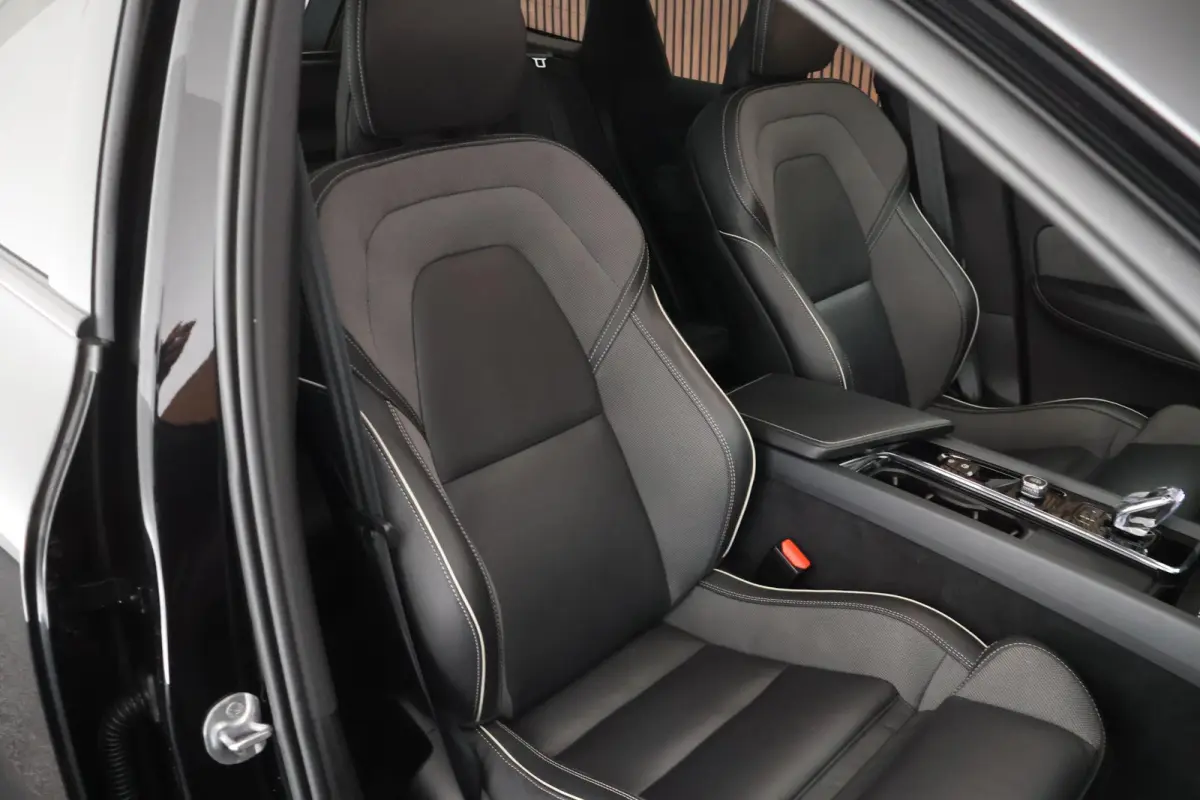 2.0 T6 Plug-in hybrid AWD Plus Dark Trekhaak Camera Memory Keyless Panoramadak Navigatie