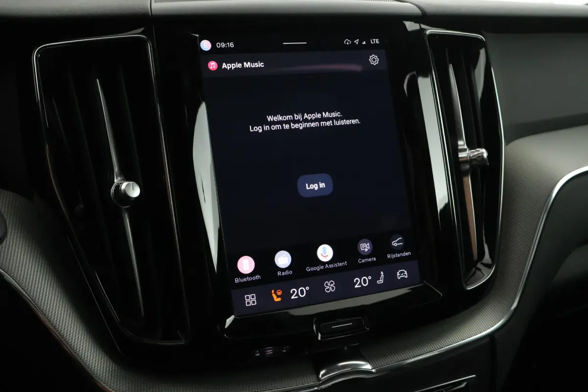2.0 T6 Plug-in hybrid AWD Plus Dark Trekhaak Camera Memory Keyless Panoramadak Navigatie