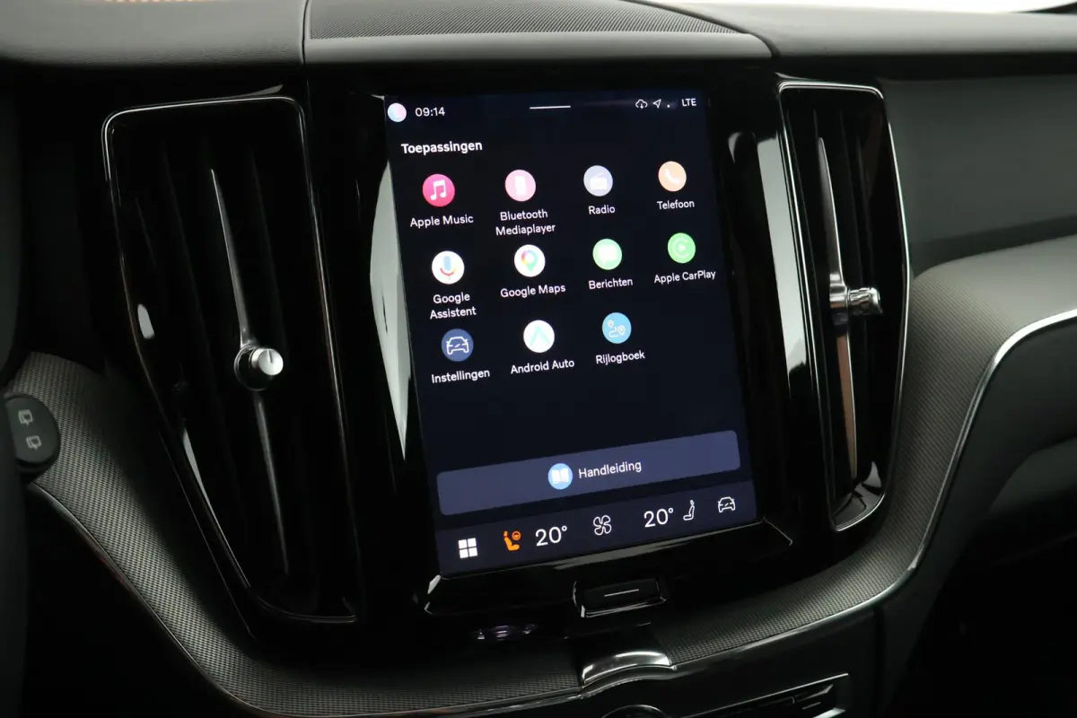 2.0 T6 Plug-in hybrid AWD Plus Dark Trekhaak Camera Memory Keyless Panoramadak Navigatie