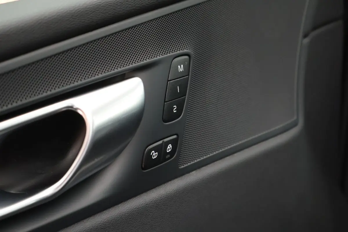 2.0 T6 Plug-in hybrid AWD Plus Dark Trekhaak Camera Memory Keyless Panoramadak Navigatie