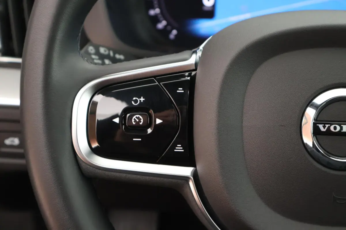 2.0 T6 Plug-in hybrid AWD Plus Dark Trekhaak Camera Memory Keyless Panoramadak Navigatie