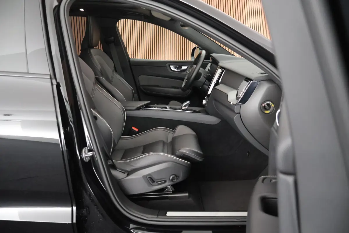 2.0 T6 Plug-in hybrid AWD Plus Dark Trekhaak Camera Memory Keyless Panoramadak Navigatie