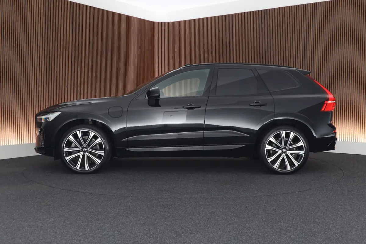 2.0 T6 Plug-in hybrid AWD Plus Dark Trekhaak Camera Memory Keyless Panoramadak Navigatie