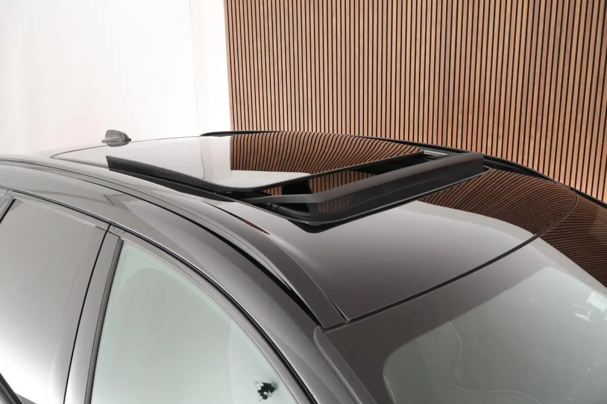 2.0 T6 Plug-in hybrid AWD Plus Dark Trekhaak Camera Memory Keyless Panoramadak Navigatie