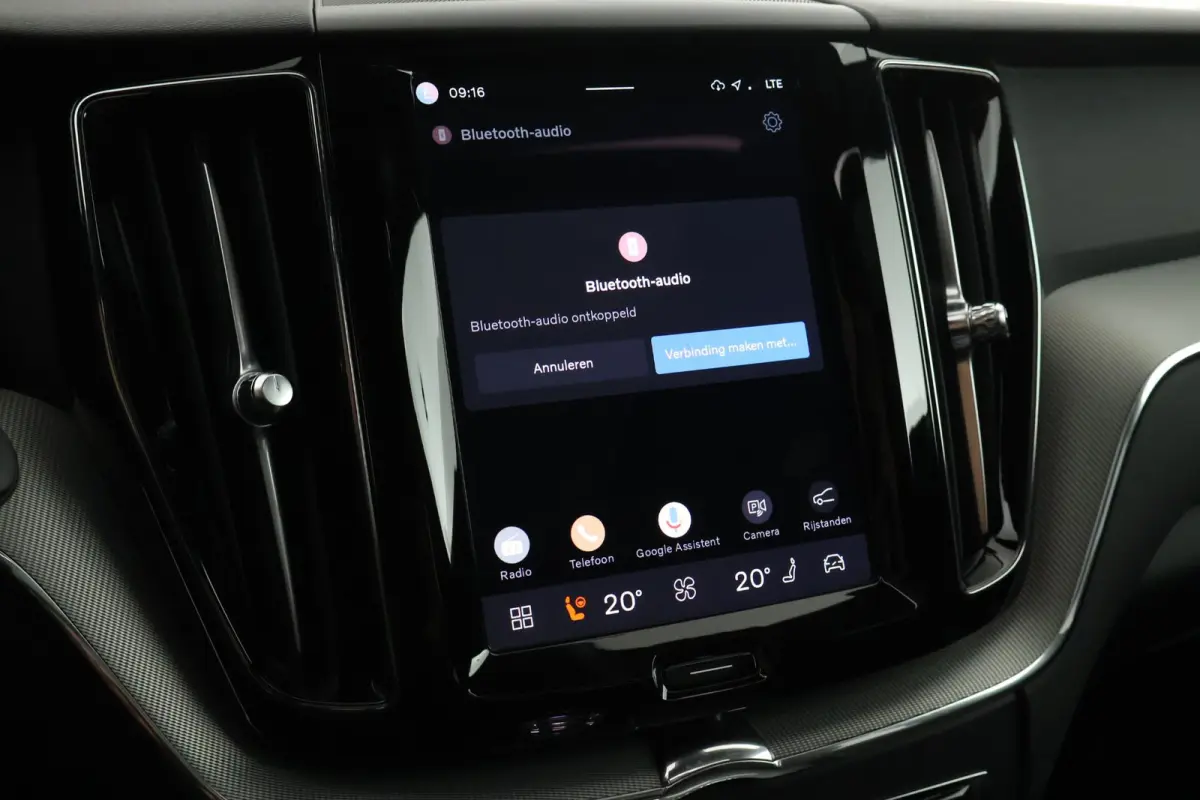 2.0 T6 Plug-in hybrid AWD Plus Dark Trekhaak Camera Memory Keyless Panoramadak Navigatie