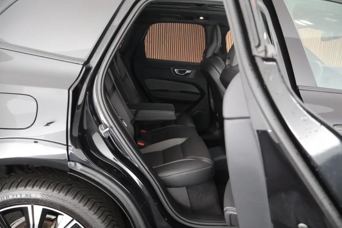2.0 T6 Plug-in hybrid AWD Plus Dark Trekhaak Camera Memory Keyless Panoramadak Navigatie