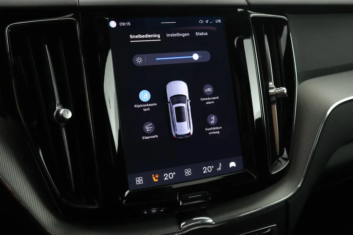 2.0 T6 Plug-in hybrid AWD Plus Dark Trekhaak Camera Memory Keyless Panoramadak Navigatie